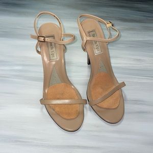 Touch Ups woman’s size 9 nude heels 👠.